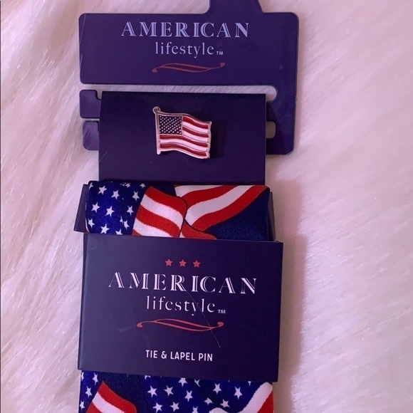 AMERICAN LIFESTYLE FLAG TIE AND LAPEL PIN SET - Picture 6 of 6